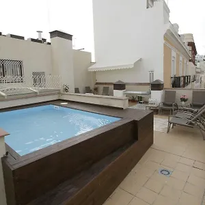 https://apartmentos-plaza-nueva-seville.es-andalucia.com