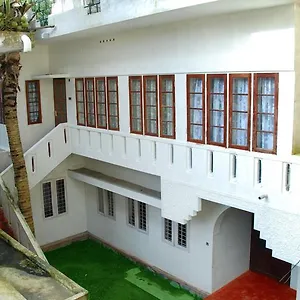 Jojies Homestay Fortkochi בית אירוח